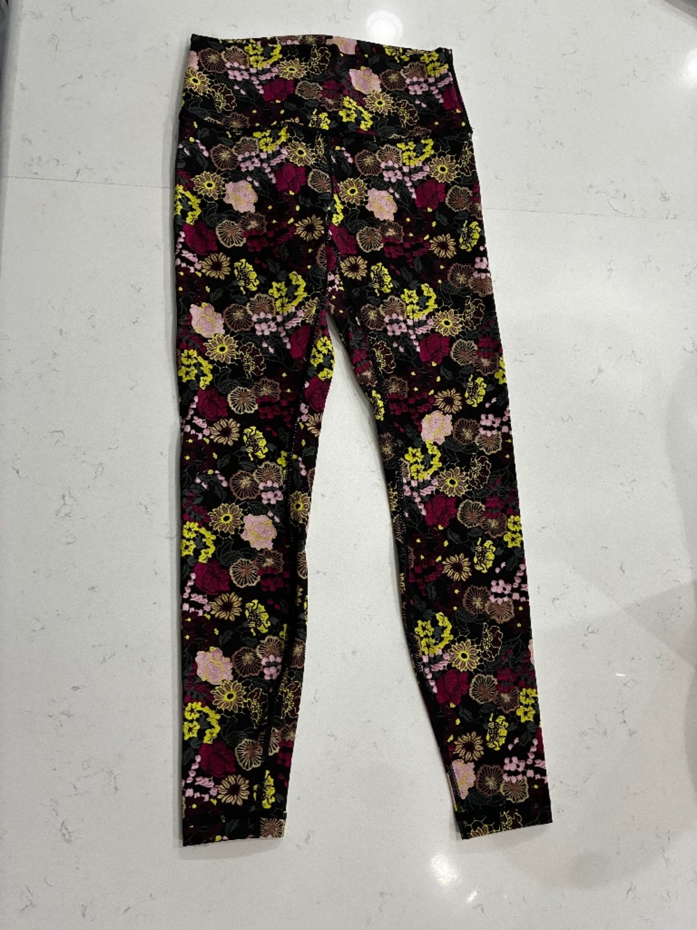 Lululemon leggings, size 6, like new
